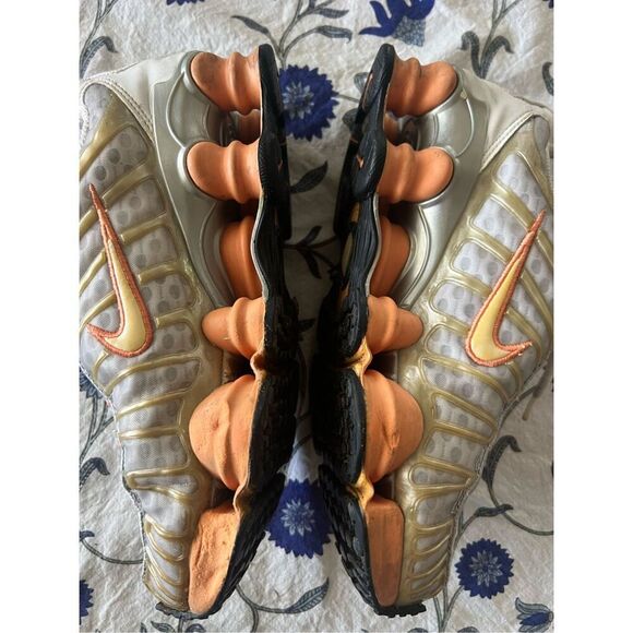 Nike Women’s Shox Orange and White Size 8- 39 - Picture 8 of 13